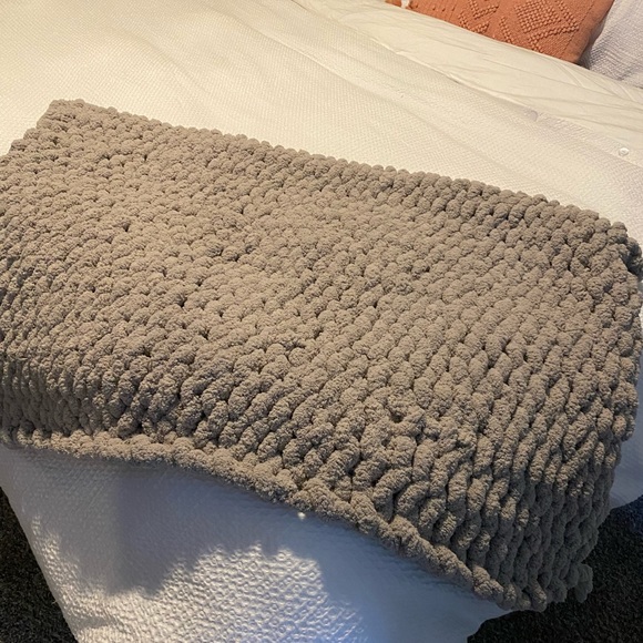Handmade chunky knit blanket - Picture 5 of 7